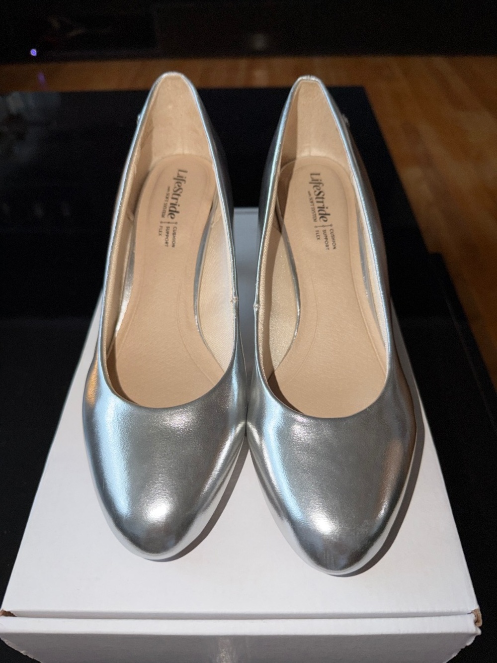 LifeStride Silver Metallic Pointed Toe Pumps Heels Size 8